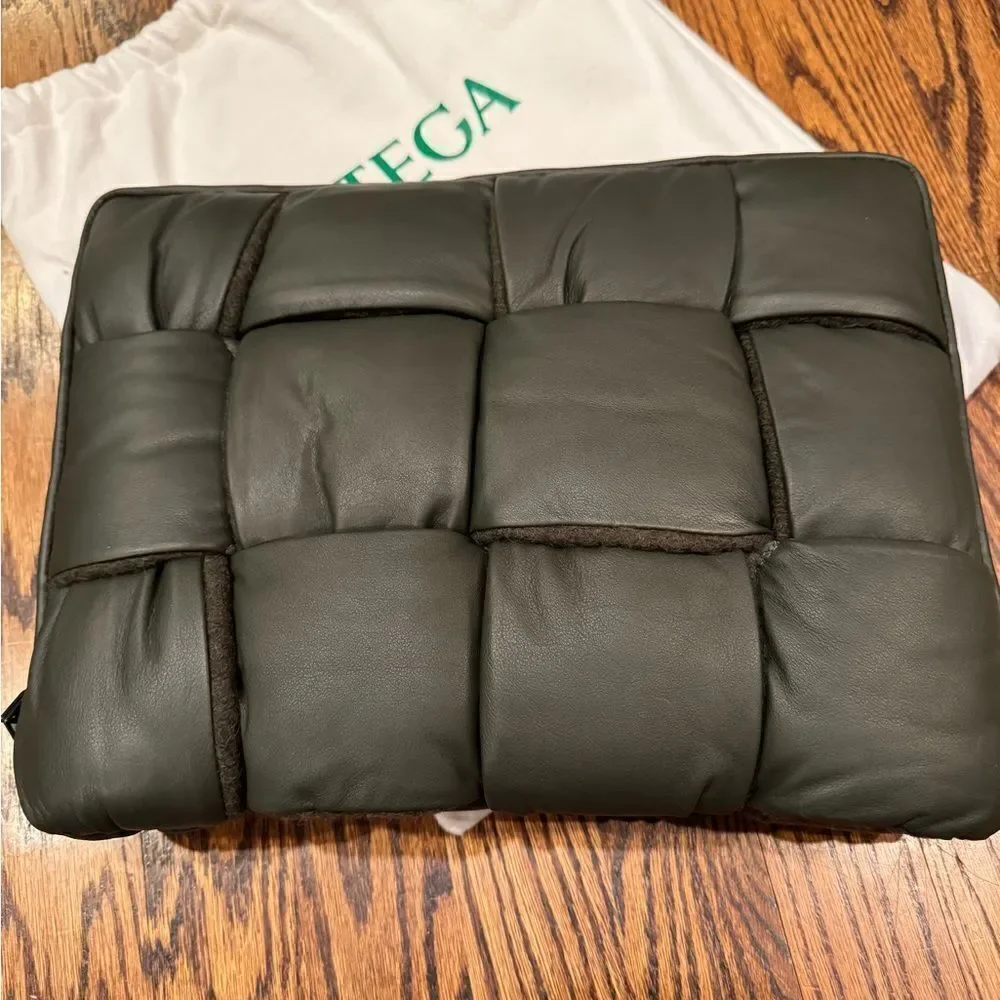 Bottega Veneta black padded woven leather zipper document laptop case New Unisex